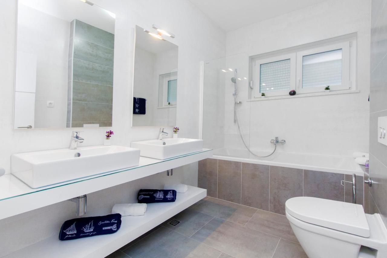Apartment Royal โวดีเซ ภายนอก รูปภาพ